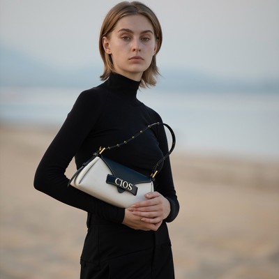 The underarm is covered with a layer of cowhide